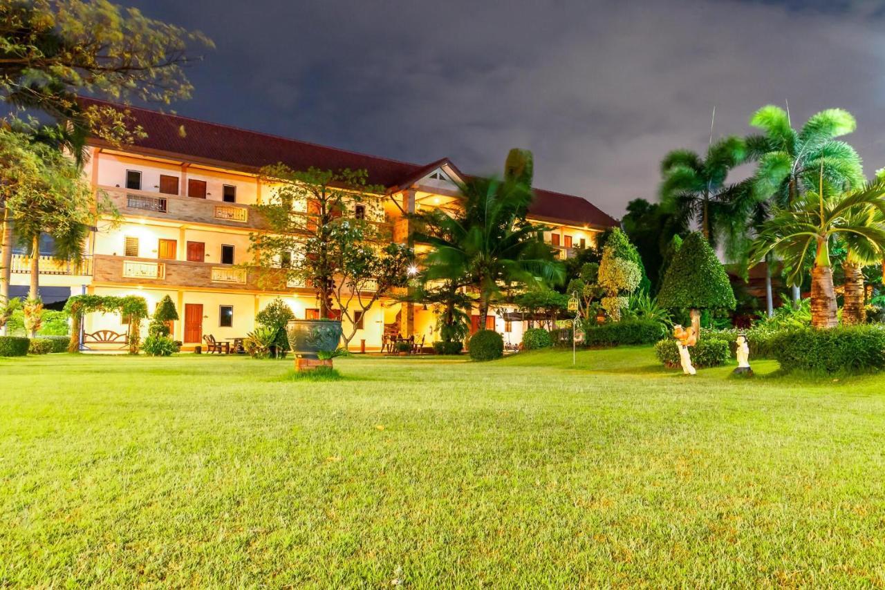 Pn Gold Resort Bangsaen Eksteriør bilde