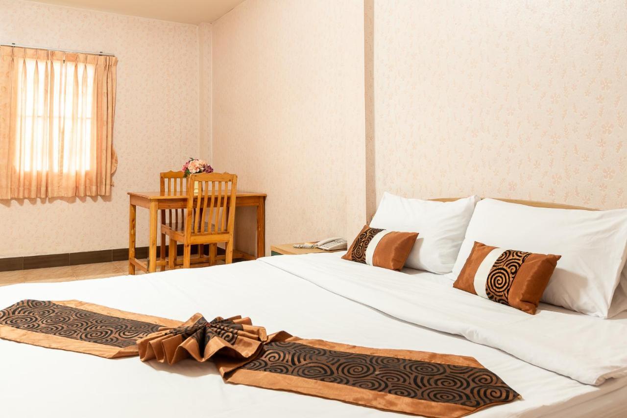 Pn Gold Resort Bangsaen Eksteriør bilde