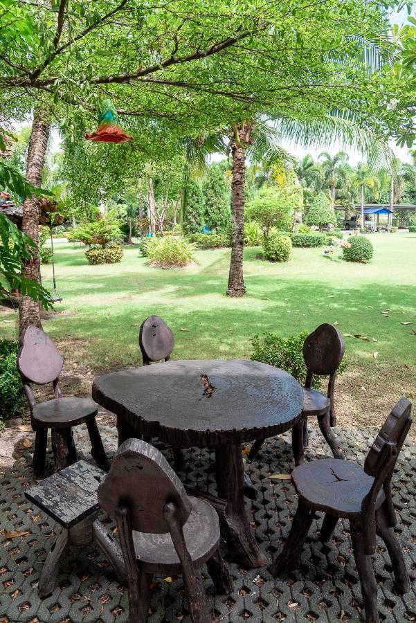 Pn Gold Resort Bangsaen Eksteriør bilde