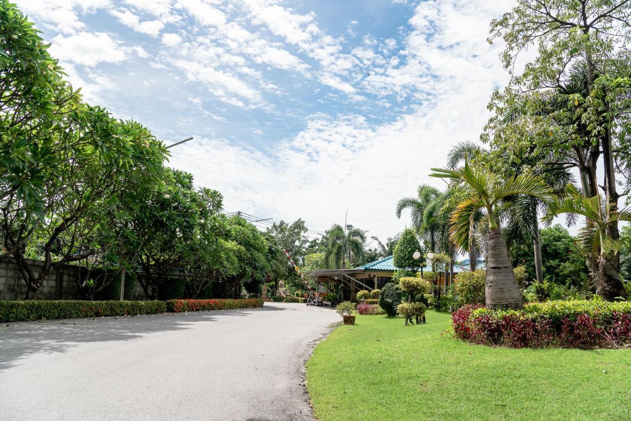 Pn Gold Resort Bangsaen Eksteriør bilde