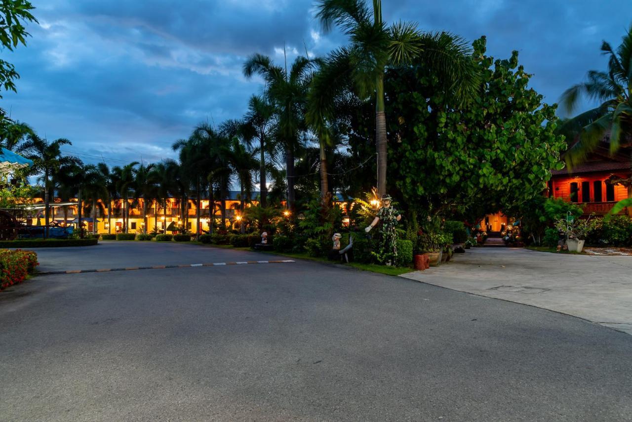 Pn Gold Resort Bangsaen Eksteriør bilde