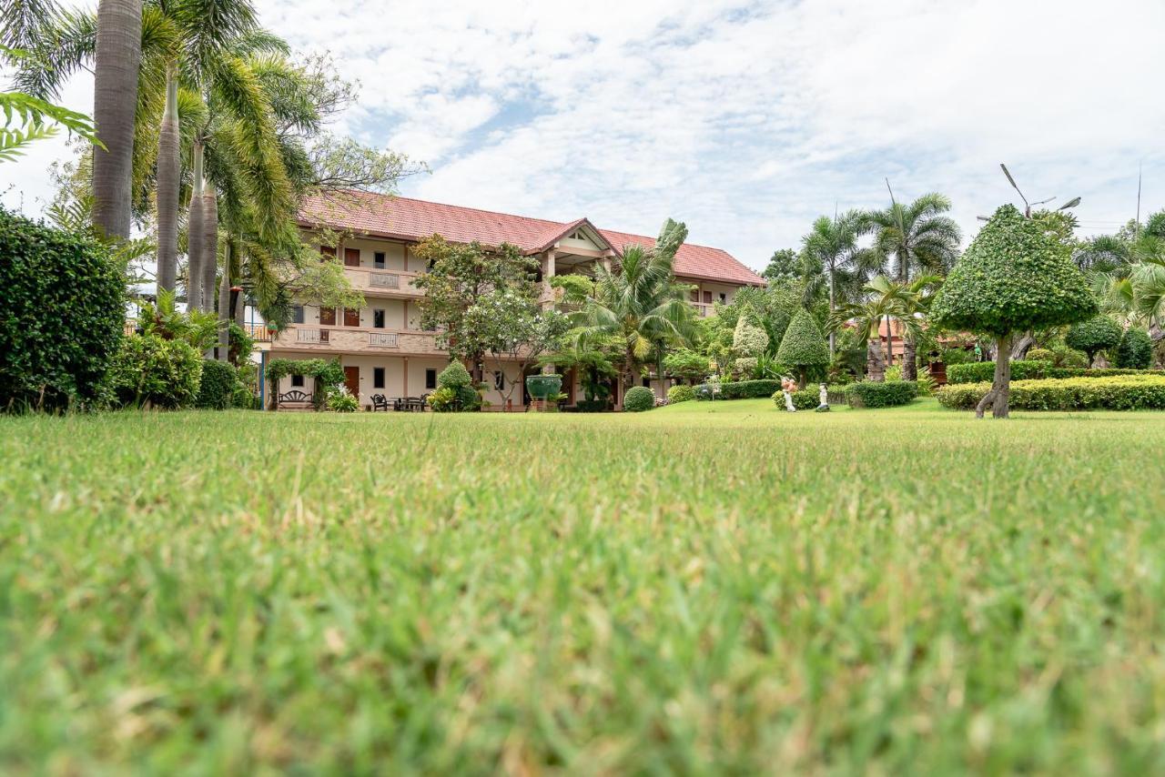 Pn Gold Resort Bangsaen Eksteriør bilde